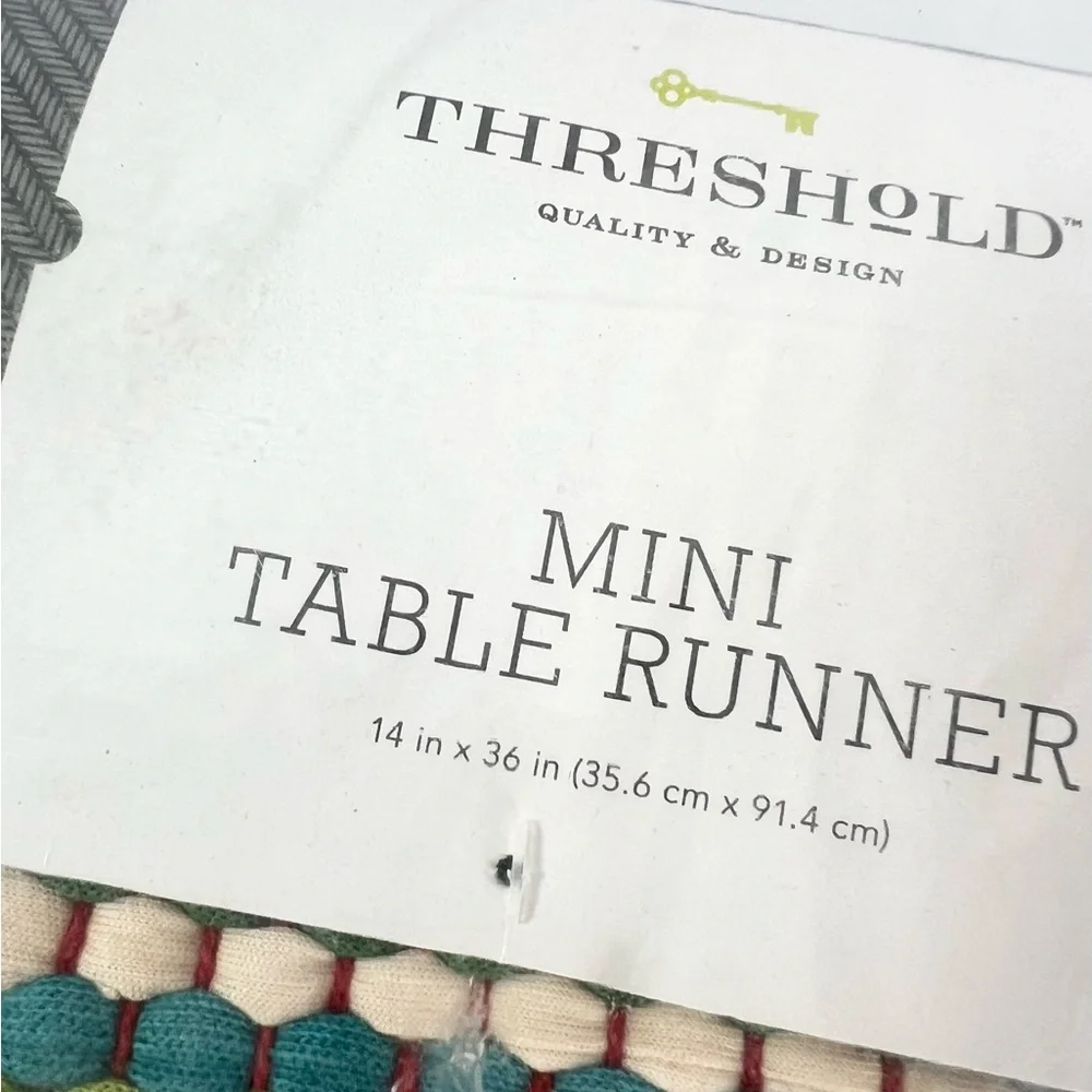 NWT‎ Threshold table runner chunky with tassels metallic accent